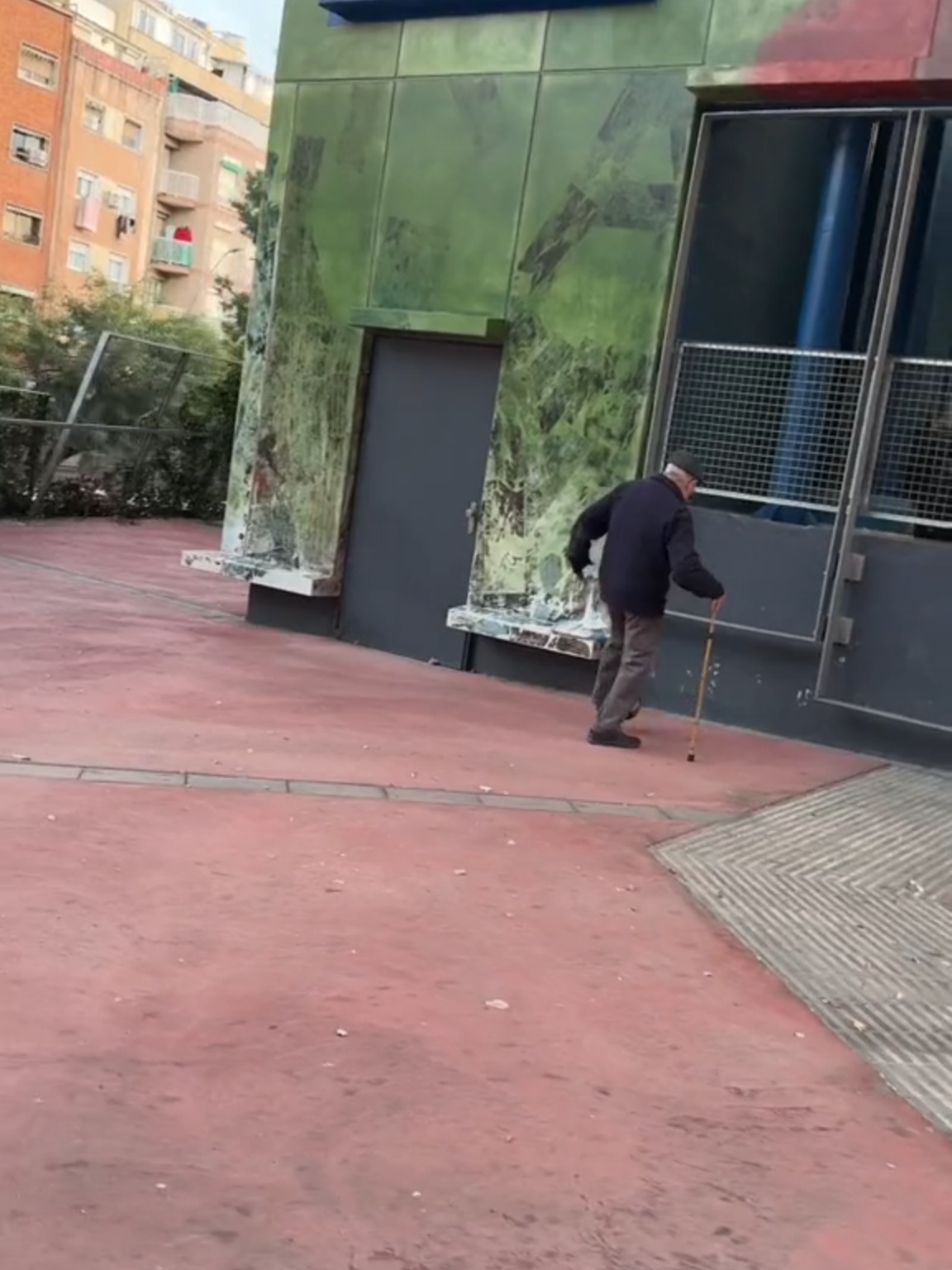 Que nunca percamos a magia do esporte ♥️! 🎥: IG/saaannntii #futebol #futebolraiz #elderly #futebolemocionante #emocionante #oldpeople #futebolmeme #footballtiktok #tiktokesportes #tiktoksports