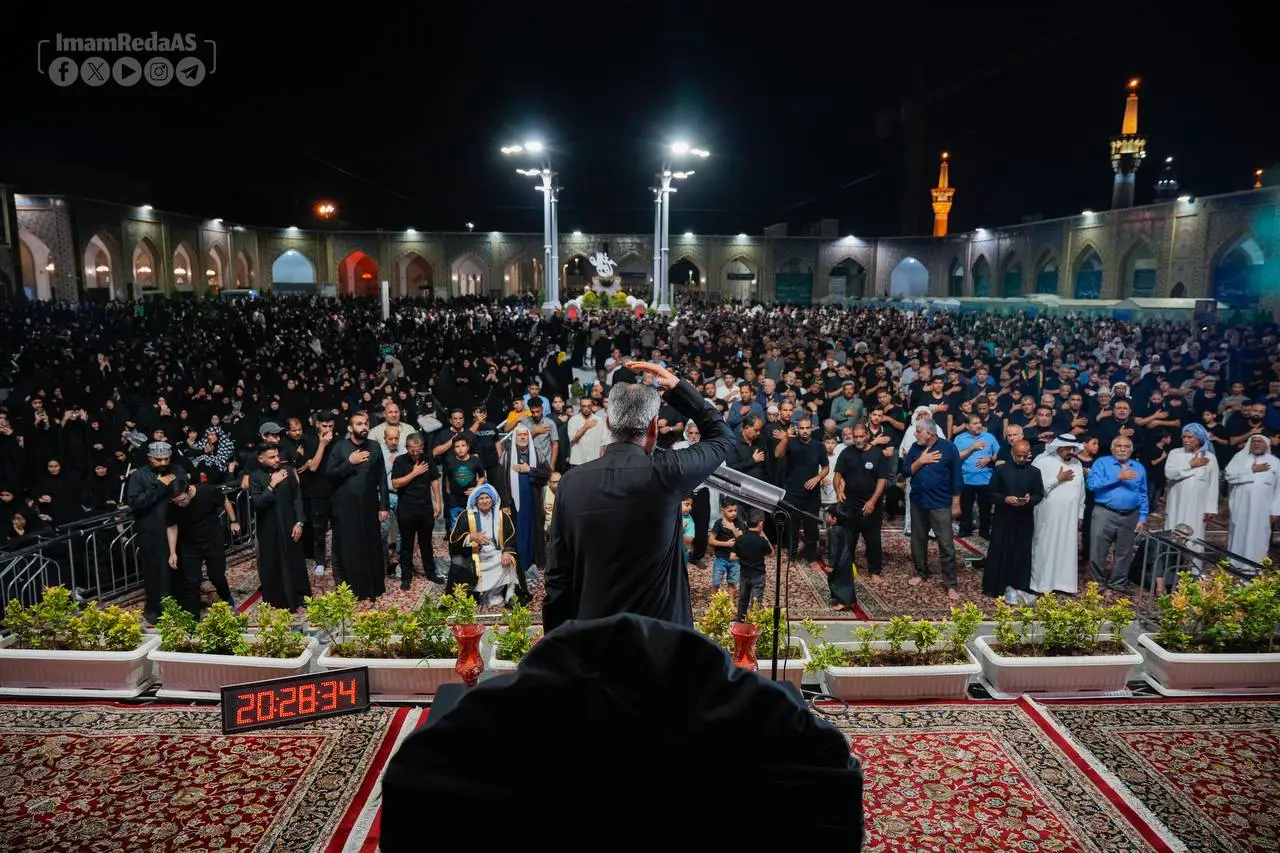 📸 تقرير مصور | زوار الإمام الرؤوف عليه آلاف التحية والثناء يحيون ليلة الأربعين في صحن الغدير بالحرم الرضوي الطاهر  . . . #مشهد #ايران #العراق #كربلاء #النجف #ياحسين #ياعلي 
