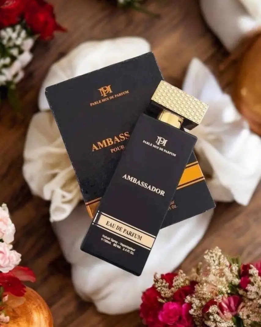 عطر امباسادور رجالي - فرنسي مزيج من الخشب والجلد   مزيج راقٍ من النوتات الخشبية والتوابل، يبدأ بنفحات عليا منعشه من  البرغموت والليمون، تتبعها قلب عطري غني بالتوابل والعنبر، ويستقر على قاعدة دافئة من خشب #امبسدور #عطر #عطور #براندات #فرنسيه 