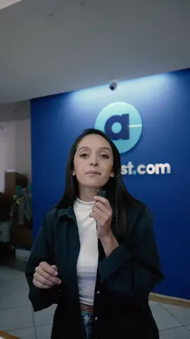 Entregas seguras, rápidas y siempre a tiempo.😎 Con aeropost, tus paquetes llegan donde tú decidas: a tu casa o a nuestros Lockers Inteligentes. 📦💨  #aeropost #EnvíosInternacionales #App #LockersInteligentes #EntregaSegura   