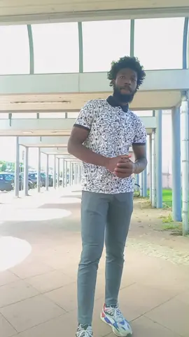 La voix de sans voix apparemment l'Afrique générale a même réalité le moment difficile nos mamans sont toujours présentes h24 quand ça ira le trône c'est pour eux. Les mamans d'abord ❤️🤲🏿