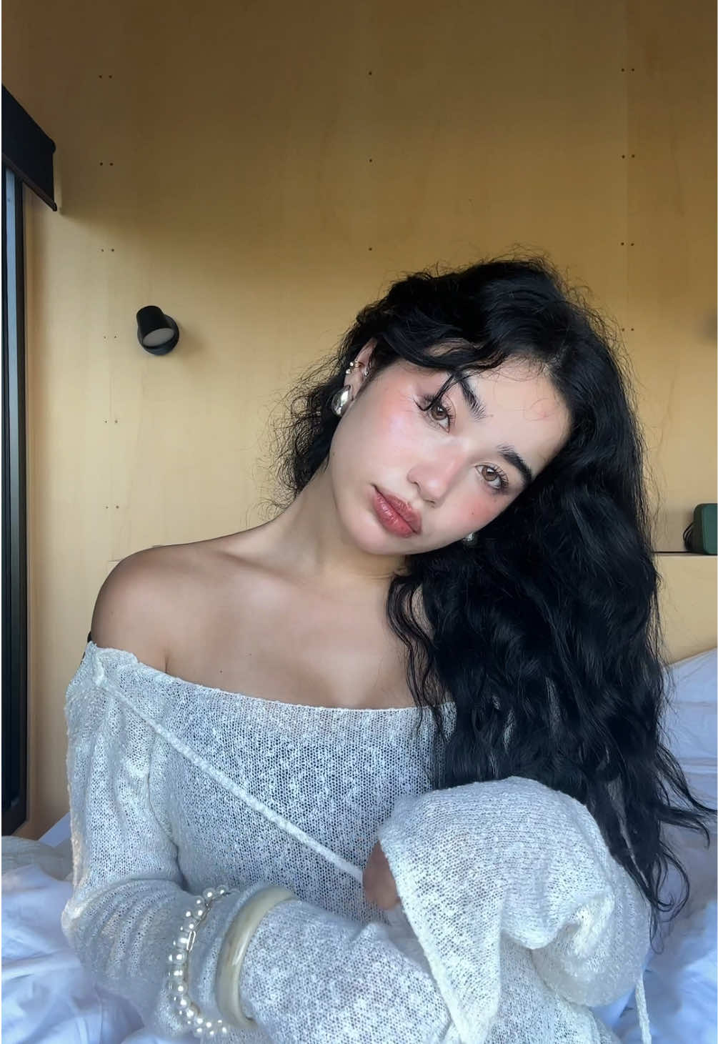 Brb we can talk after my cozy therapy session ☁️ #softmakeup#grwmroutine##vienna#glowymakeup#makeup 