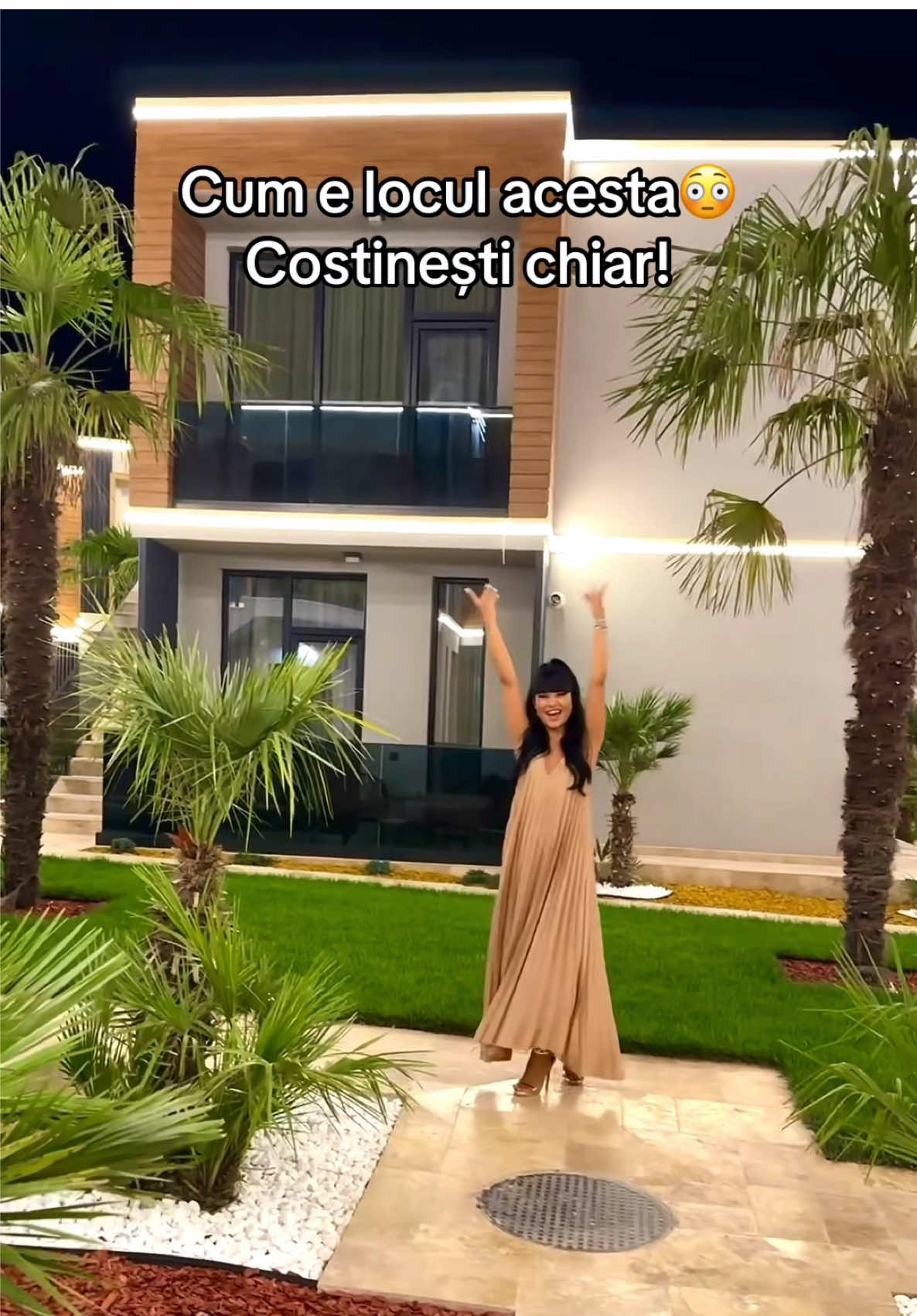 Costinesti mainile in aer!!!A ajuns Teodora in @Office Villas 😍😍 #teodorabanica 
