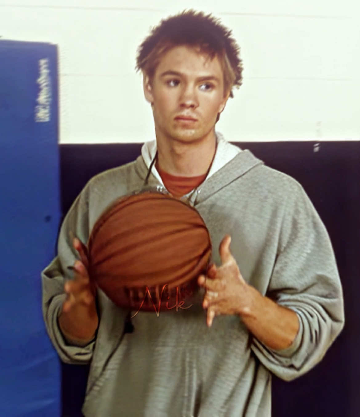 lucas scott [vsdt: @𝓥𝓲𝓬𝓽𝓸𝓻𝓲𝓪 @kalorz @𝓐𝓵𝓮𝔁 - sdt: @Merson @holly 𝜗𝜚 @maybankdts - ac: maybank.aep - cc:me] #lucasscott #lucasscottedit #chadmichaelmurray #onetreehill #fyp 