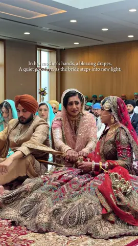 The most emotional palla ceremony 🥺 #pallaceremony #anandkaraj #lavaan #sikhwedding #punjabiwedding 