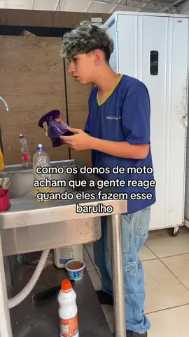 como os donos de moto acham que a gente reage quando eles passam fazendo esse barulho 