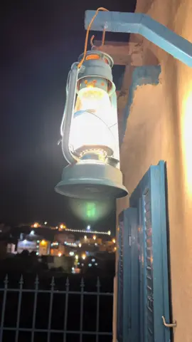 فانوس ومطر وليل  #مطر #ليل 