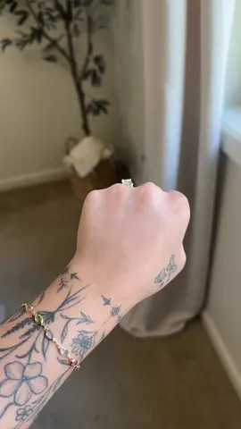 Talk about upgrade!! I’m so obsessed with my new ring🥹🫶🏼💍 #itsarock #upgrade #obsessed #blessed #anniversary 