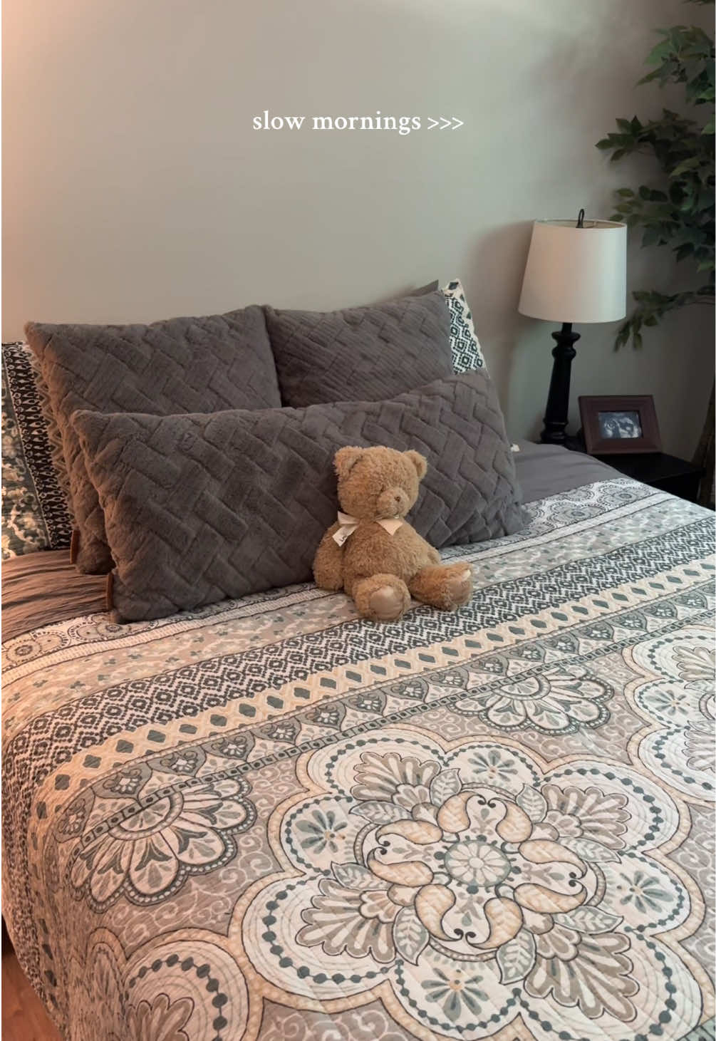 & after laundry i finished nola’s birthday quilt ♥️ #momtok #fyp #laundry #dailychores #cozy #Home #clean #sahm 