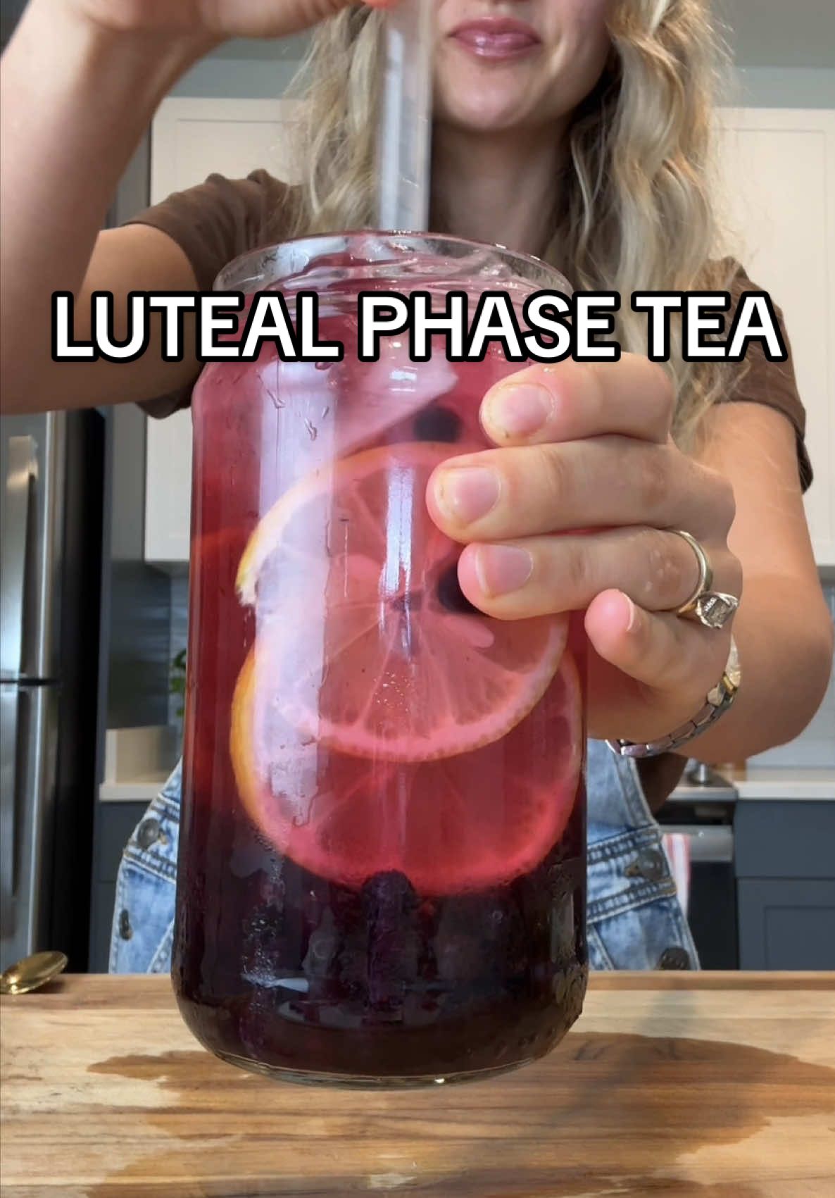 LUTEAL LEMON BLUEBERRY BLISS TEA🫐🍋🌱 In the luteal phase (phase after ovulation and before your period) your body benefits from anti-inflammatory foods and mineral-rich hydration! This tea is great for this phase because: Blueberries: Rich in antioxidants and vitamin C, can help reduce inflammation and support hormone balance Raspberry leaf tea: Packed with magnesium, calcium, iron, and potassium, can help with muscle relaxation, energy, and preventing cramps Lemon: vitamin C for immune support and can help with mild water retention. Mineral salt: pinch of salt can help with electrolyte balance, especially if you get PMS-related bloating or headaches. Enjoy!! #lutealphase #cyclesyncing #womenshealth #holistichealth #herbaltea 