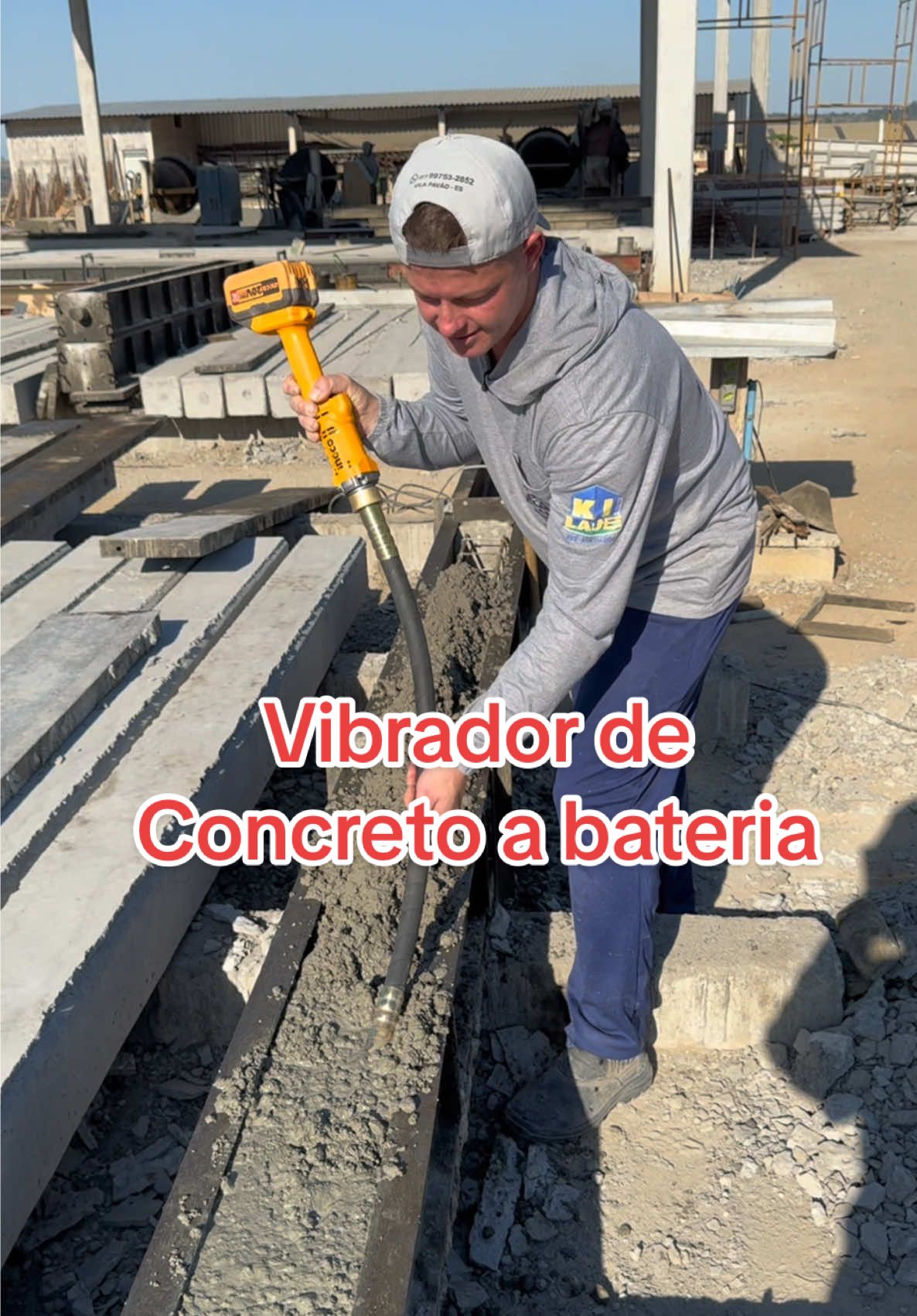 Vibrador de concreto a bateria, veja o desempenho dele . #dicas #obra #construção #pedreiro #concreto 