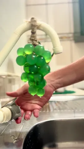 Já viu sabonete que decora e perfuma o banheiro? Nosso sabonete em forma de cacho de uva transforma o simples ato de lavar as mãos em um momento sensorial de cuidado e prazer! FAÇA JÁ SUA ENCOMENDA!