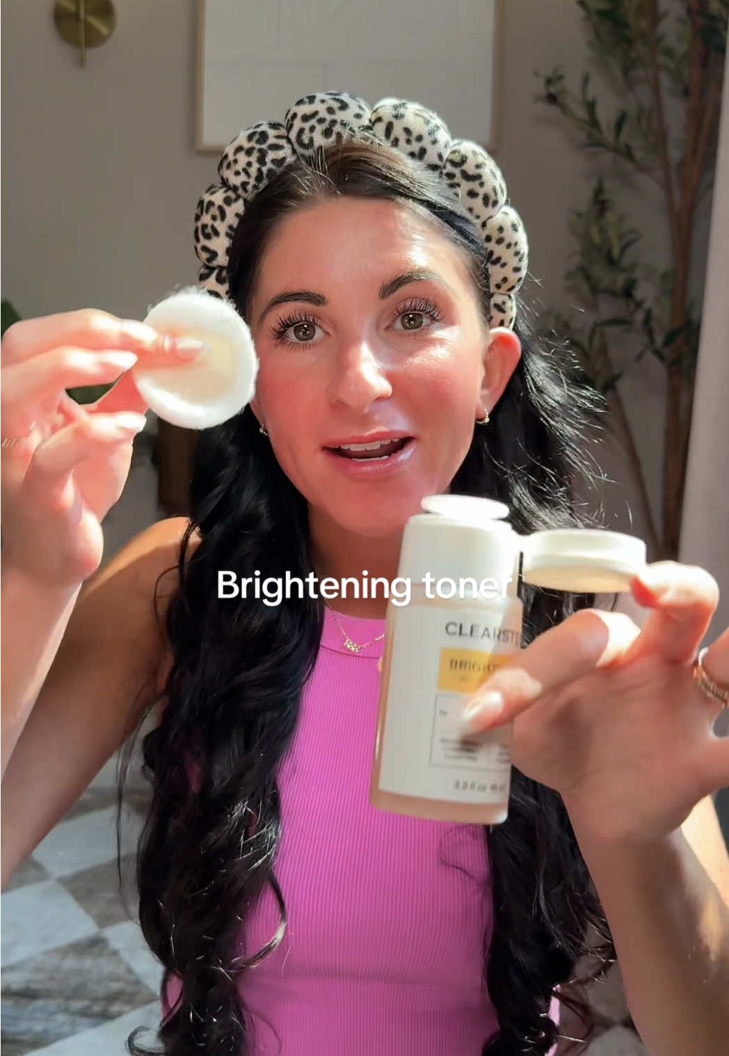 This @CLEARSTEM Skincare brightening toner is 100% worth the hype 💡💡💡 #clearstem #brighteningtoner #glowyskincare #acneskincare #tiktokshopcreatorpicks 