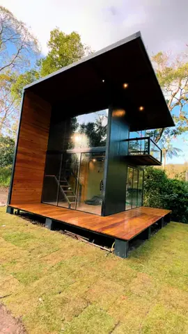 Quer ter um Loft Industrial pra chamar de seu ? Maravilhoso Challe Industrial com conceito de Loft aproximadamente 40m2º excelente para fazer uma renda em apps como Arbnb e Booking alugando como temporada. -Sala com pé direito duplo  -Cozinha integrada ao ambiente  -Banheiro -Quarto com vista e sacada (* opcional c/ 2 quartos ) -Deck de 90°  -Área gourmet com churrasqueira Entrada 50% para a fabricação  Entrega dentro de 60 dias mediante a agenda. 1º  Loft Industrial 25m2º R$: 119.900 2º Loft Industrial 40m2º R$: 152.000 3º Loft Industrial 48m2º R$: 170.000 ✔️Aceitamos carro como parte de pagamento  ✔️Parcelamos nos cartões 💳  ✔️Frete a combinar  Contato 22999640256 Felipe Felossi