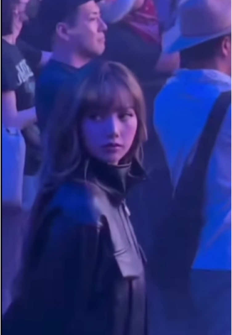 Ok that was funny #lisa #lisasideeyes #suga #sugabasketball #backtothefuture #balling #fypツ #fyp #pourtoi #blowup 