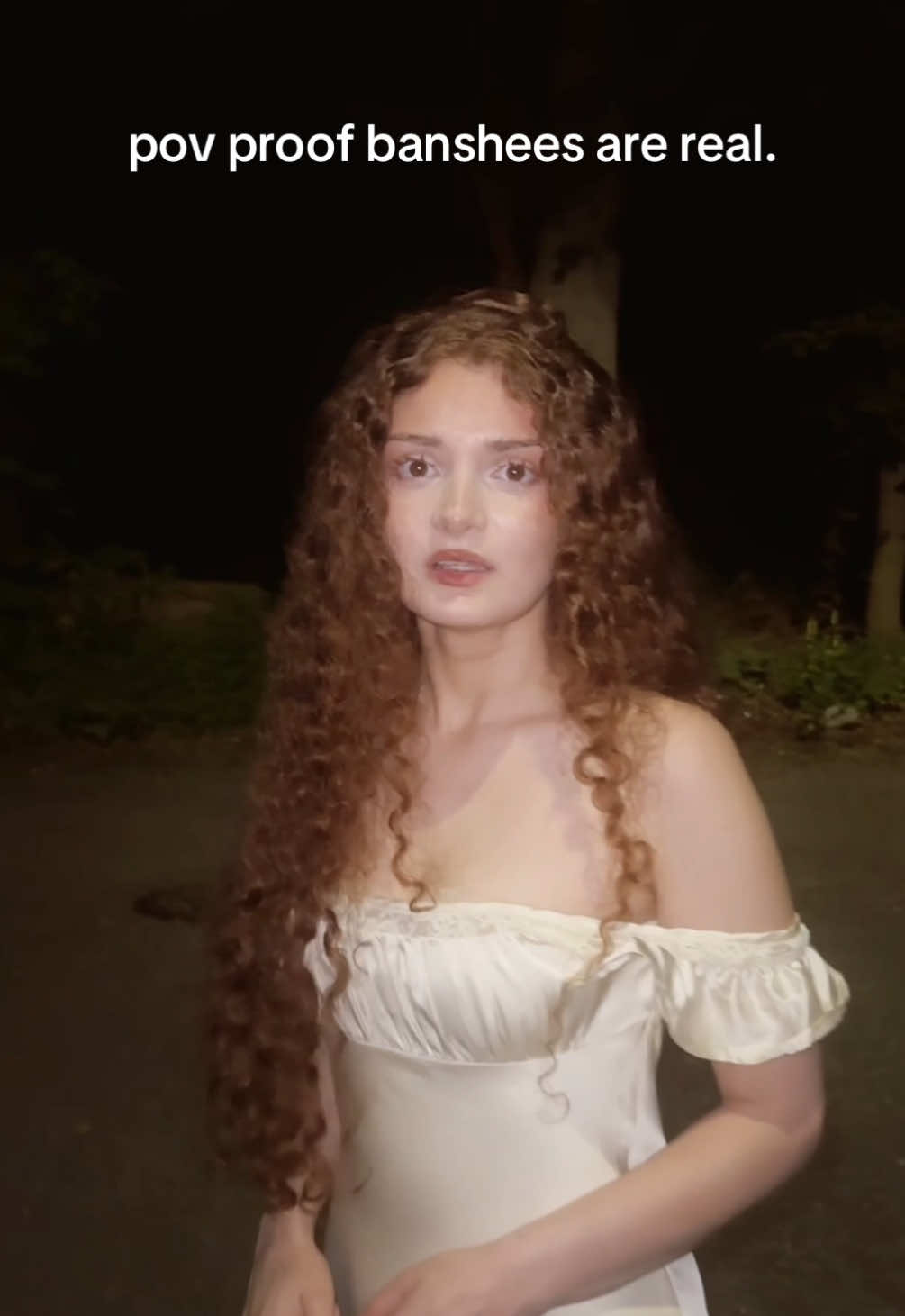 what would u do? her smile at the end is so unnerving..  should I play this song on tour?🥰  #fryscream #banshee #bansheebby #screaming #folklore 