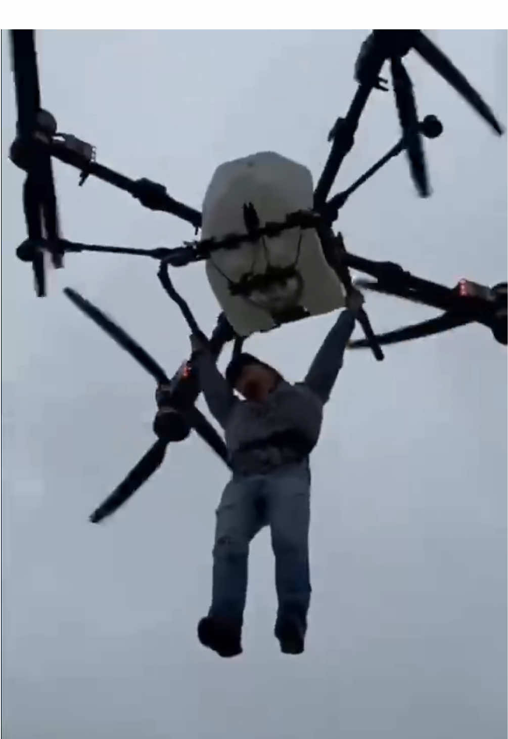 Drones can do a lot of lifting work, construction materials, agricultural materials, and much more. #Inspire3 #درون #Drone #Matrice400 #fpv 