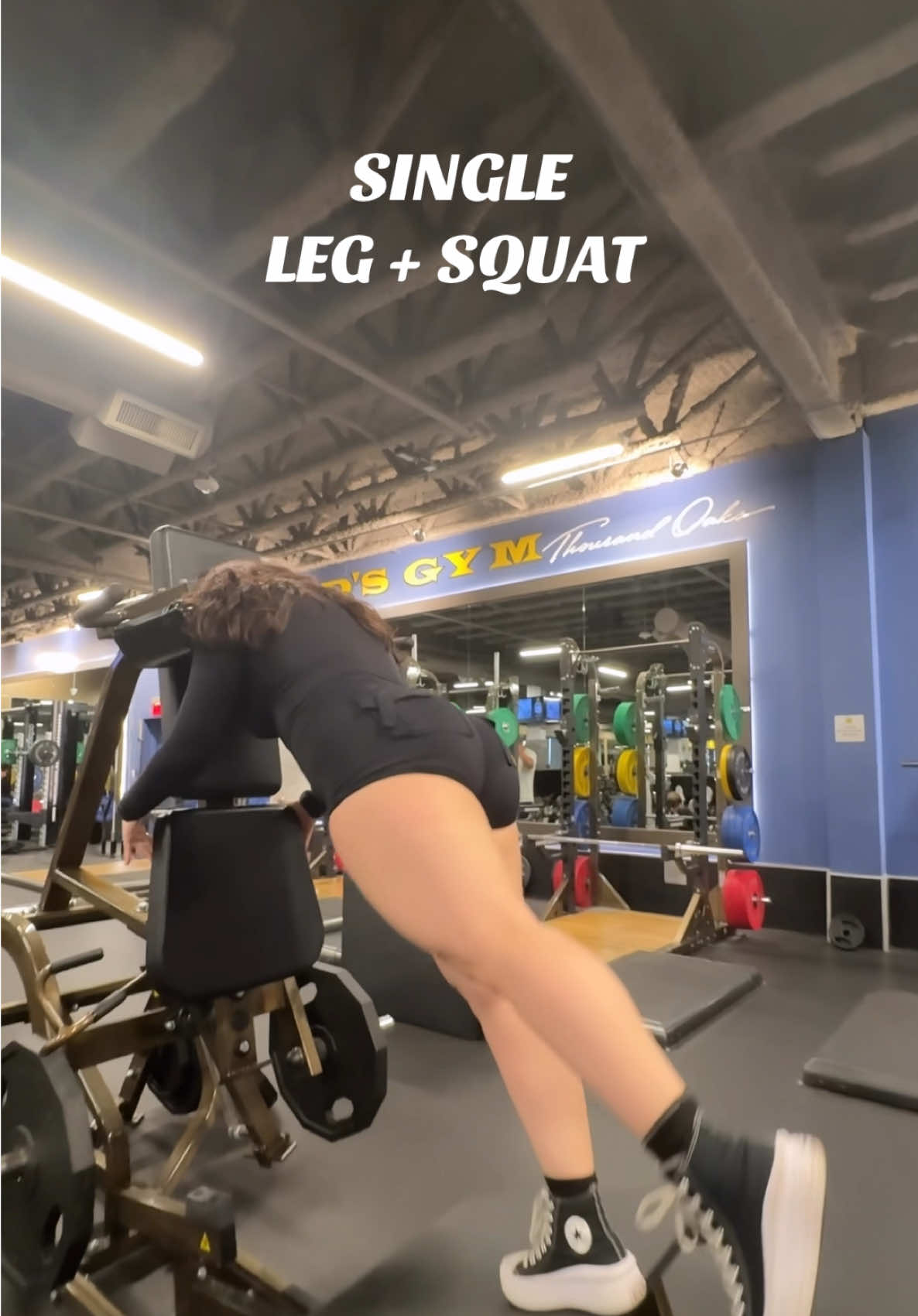 #fyp #workouts #legdayworkout #lungesandsquats 