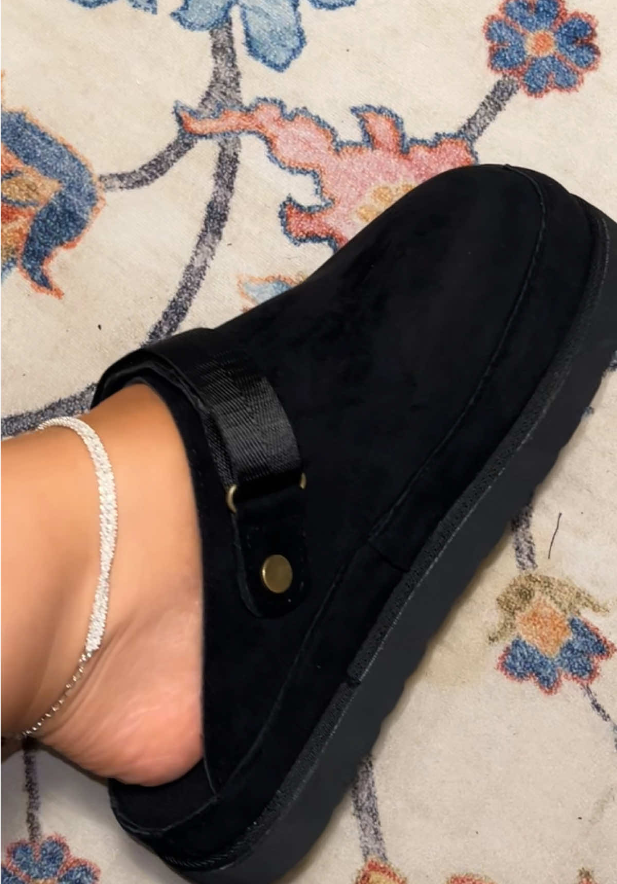 Love these 😍 #fall #goldenstar #clogs #shoes 