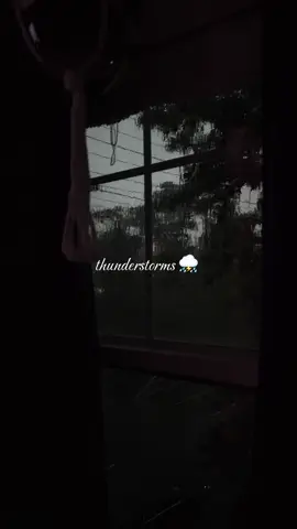 This thunderstorm was the perfect end to my day ⛈️ 🫶🏻 #thunderstorm #storm #rain #cozy 