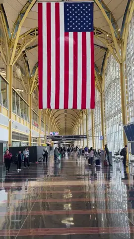 This space at Washington D.C. International Airport is one of my favorite airport scenes. Classic, deep, axial, and elegant #airport #washington #usa #pageforyou #viral 