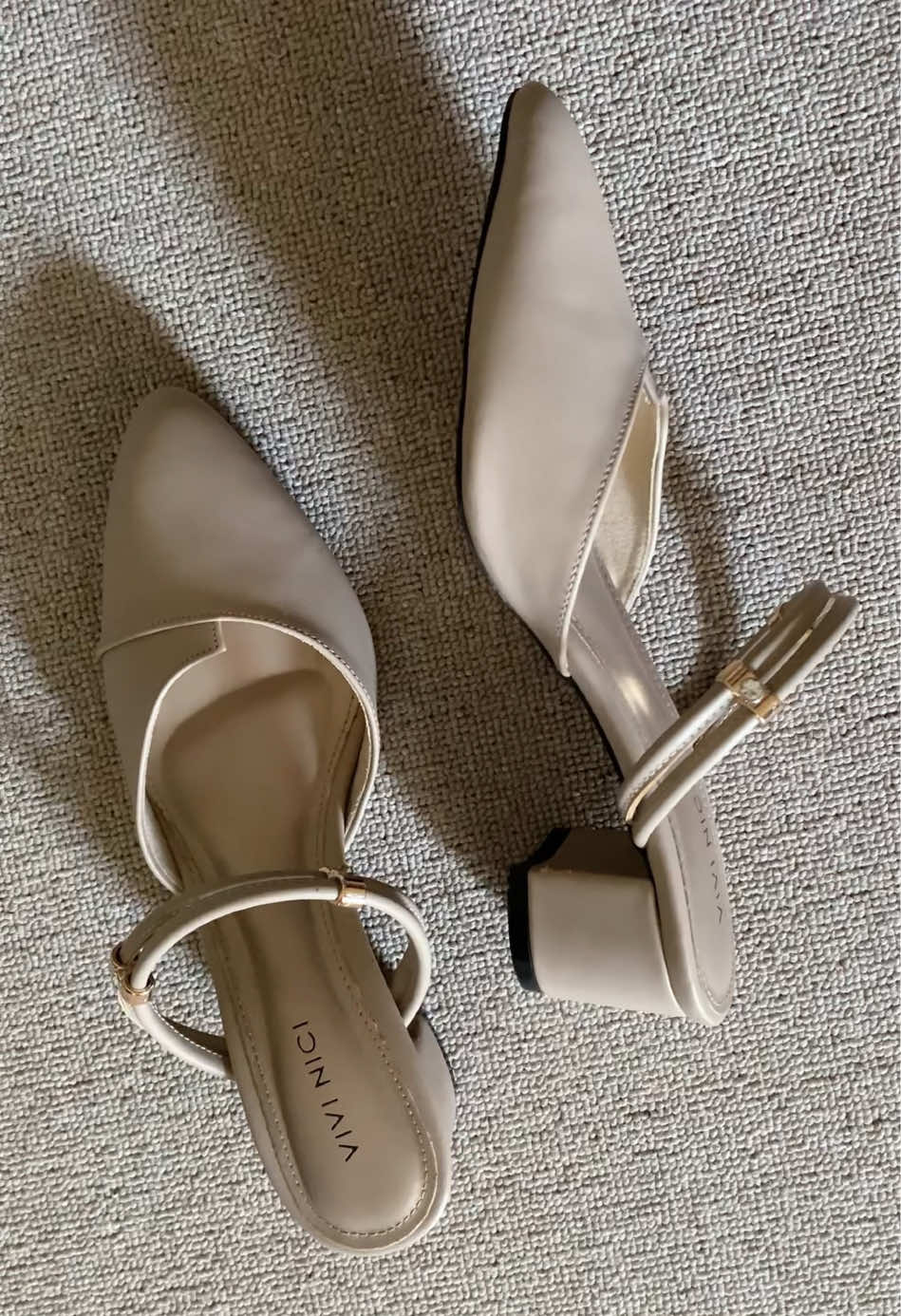 Mules Sandal 5 cm from Vivi Nici ✨✨ . . #vivinici #mulesshoes #sandalheels #heelswisuda #heelswanita 