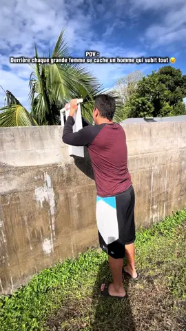 Derrière chaque grande femme… il y a souvent un grand homme qui subit tout : les sautes d’humeur, les matins très tôt à bosser, les projets fous… et qui installe quand même la pancarte sans râler (ou presque 😏). Merci à mon partenaire de choc pour son soutien indescriptible ❤️ #growwithnuiova #entrepreunariat #entrepreneurlife #teamdechoc #couplegoals 