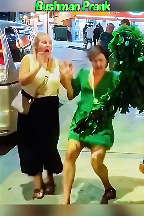 Bushman prank#foruyou #usa🇺🇸 #usa #usa_tiktok #funnyprank #bushman #fyp #funny #prank 