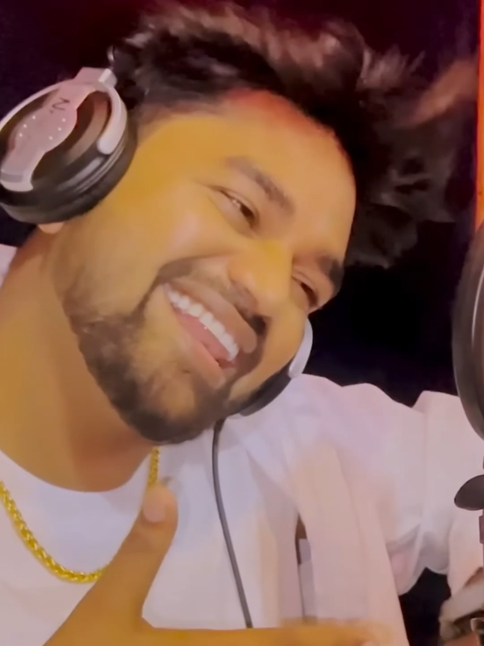 Karile Teej Vrat Saiye La #Bhojpuriyaactors #bhojourisong #happyteej #teejsong #teejspecial #foryoupage #foryou @Vishal Yadav @Dev Chauhan @chintupandey55 