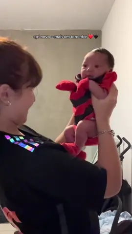 ele deve tá pensando “minha madrinha é louca” KKKKKKKKKK