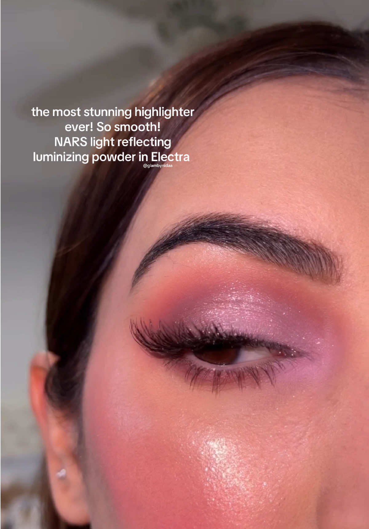 ~wild sunset makeup look~ 🌅🌞🔥🍇🪻 @hudabeauty rose quartz palette @inglot_cosmetics pure pigment 118 @kisslashes #11 @lawless shape up brow pencil (teddy bear) @narsissist reflecting powder  . . . . . . . #narslightreflectingsettingpowder #hudabeautypalette #hudabeautyrosequartzpalette #rosequartzpalette                   