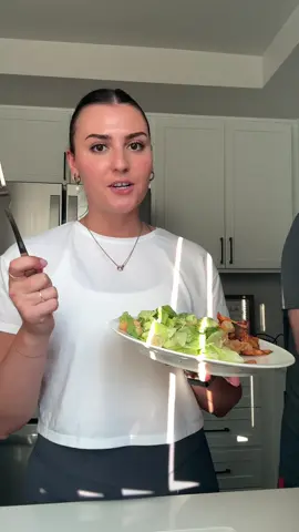 Not the GIRL CESAR SALAD 🥗🙈 What should we make tomorrow? #laapartment #cesarsalad #dinner #girldinner 