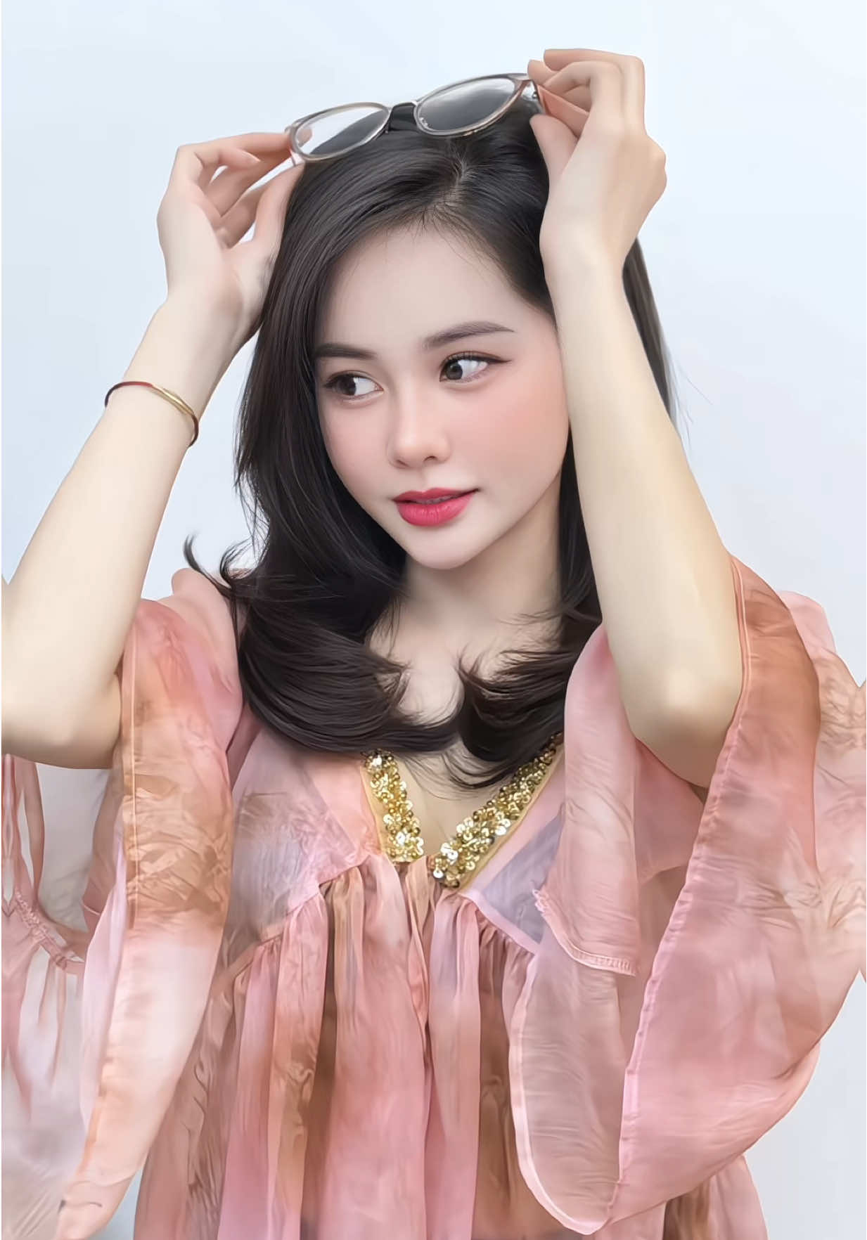 Cuộc đời không nên gặp quá nhiều người.. Gặp đúng người như em là dừng nhé 😚 #layer #MàuThuầnchay #thếlâm #layered #viral ♥️