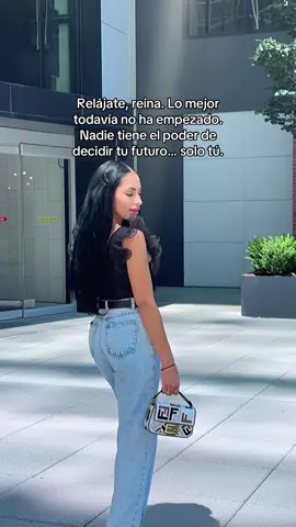 Relájate, reina. Lo mejor todavía no ha empezado. Nadie tiene el poder de decidir tu futuro… solo tú.