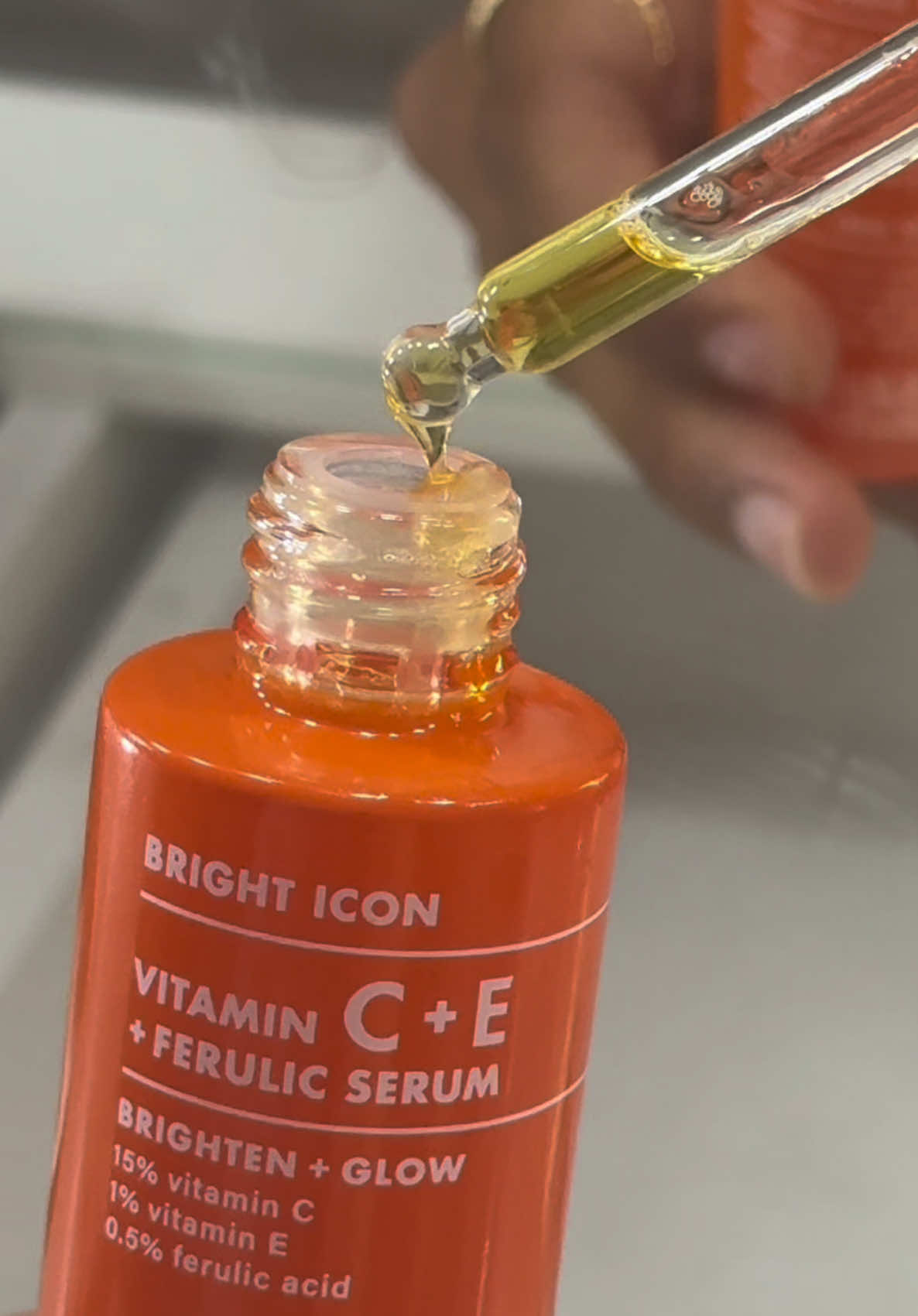 Good skin doesn’t have to break the bank #elfpartner - I’ve been loving the @elfyeah Bright Icon Vitamin C + E + Ferulic Serum #elfSKIN #VitaminCSerum