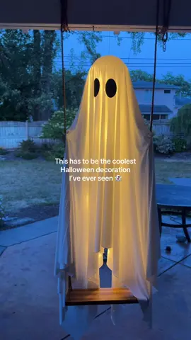 I’m sorry but how COOL is he?! 👻🎃 #halloween #halloweendecor #halloweendecoration #ghostdecoration #spookyszn 