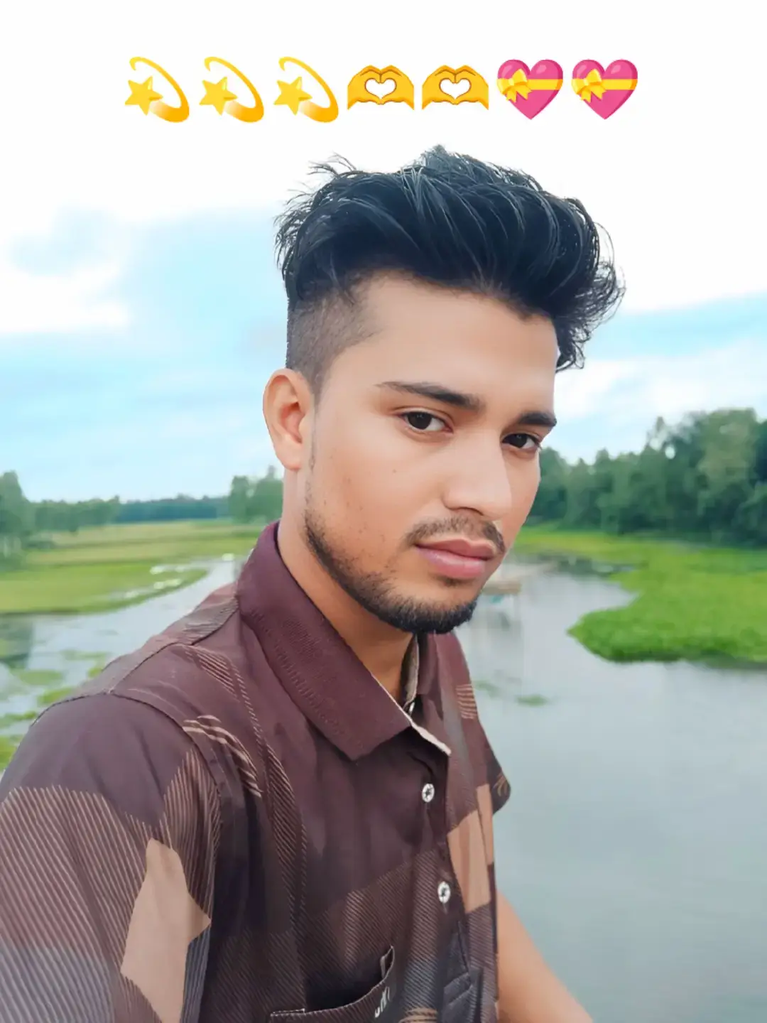 “মধ্যবিত্ত পরিবারের সন্তান গুলাের পকেট ভরা টাকা নাই থাকুক… বুক ভরা স্বপ্ন থাকে।”