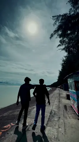 বন্ধুত্ব কোনো রক্তের সম্পর্ক নয়, তবুও হৃদয়ের সবচেয়ে গভীর জায়গা জুড়ে থাকে ,প্রকৃত বন্ধু মানেই নির্ভরতা, শান্তি, ভরসার জায়গা। সুখ -দুঃখের সঙ্গী, গল্পের মানুষ, জীবনের এক অমূল্য উপহার।🫂🤍#EKRAM #froyou #tiktokbangladesh #friends #💫 