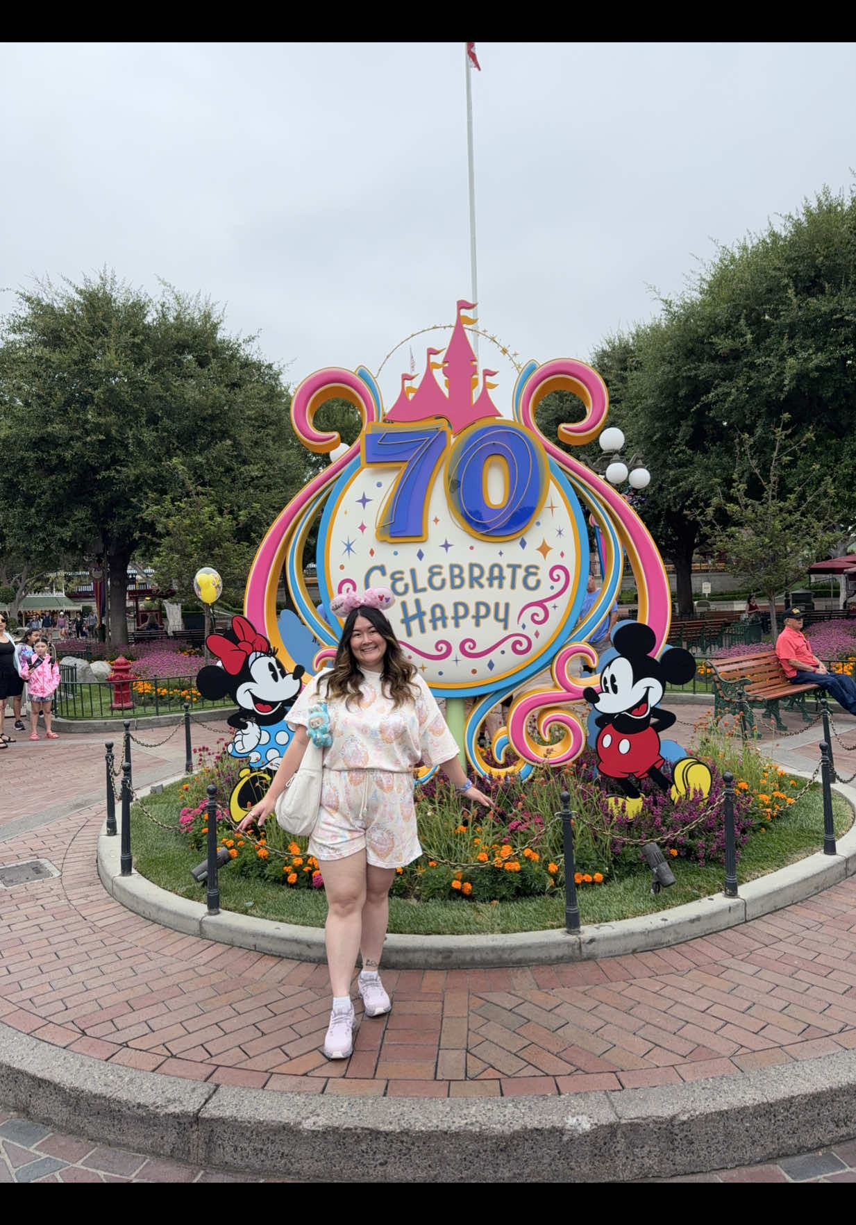 lol well at least they had a solution 😭😂 did you get to celebrate Disneyland’s 70th anniversary? #disney #disneyland #disneyparks #themepark #disneyadult 