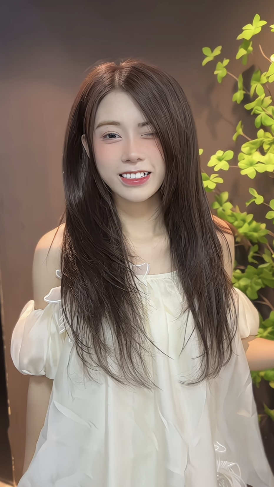 @Phạm Minh Hồng [.. 𝗖𝗵𝘂̛𝗼̛𝗻𝗴 𝘁𝗿𝗶̀𝗻𝗵”𝗡𝗵𝘂𝗼̣̂𝗺 𝘁𝗼́𝗰 𝘁𝗮̣̆𝗻𝗴 𝗣𝗵𝘂̣𝗰 𝗛𝗼̂̀𝗶” 𝗴𝗶𝗮́ 𝗰𝗵𝗶̉ 𝗯𝗮̆̀𝗻𝗴 𝘃𝗮̀𝗶 𝗰𝗼̂́𝗰 𝘁𝗿𝗮̀ 𝘀𝘂̛̃𝗮🧋🧋..] ❗️❗️ 𝑪𝒐́ 𝒕𝒉𝒆̉ 𝑯𝑺𝑺𝑽 𝒈𝒊𝒂̉𝒎 𝒕𝒉𝒆̂𝒎 𝟏𝟎% 😱 💥 Tặng cắt + 3 lần hấp collagen tươi 🎀 💥 Tặng phủ màu sau khi nhuộm 🎀 💥 Bảo hành đến khi ưng thì thôi 🎀 📢𝐃𝐢̣𝐜𝐡 𝐕𝐮̣ 𝐇𝐨𝐭 : Đưa đón khách hàng tận nơi trong vòng bán kính #10km !💥 📍 Đ𝗶̣𝗮 𝗰𝗵𝗶̉: 𝟏𝟓𝟏 𝐘𝐞̂𝐧 𝐋𝐚̃𝐧𝐠 - Đ𝐨̂́𝐧𝐠 Đ𝐚 - 𝐇𝐚̀ 𝐍𝐨̣̂𝐢 #salonhanoi #tocxinh #tócđẹp #alishairstudio #duoitoc #nhuomtoc #tóc #tóctẩy #chamsoctoc #maunhuomdep #tochottrend2025 #salon #duoihoinuoc #cattoc