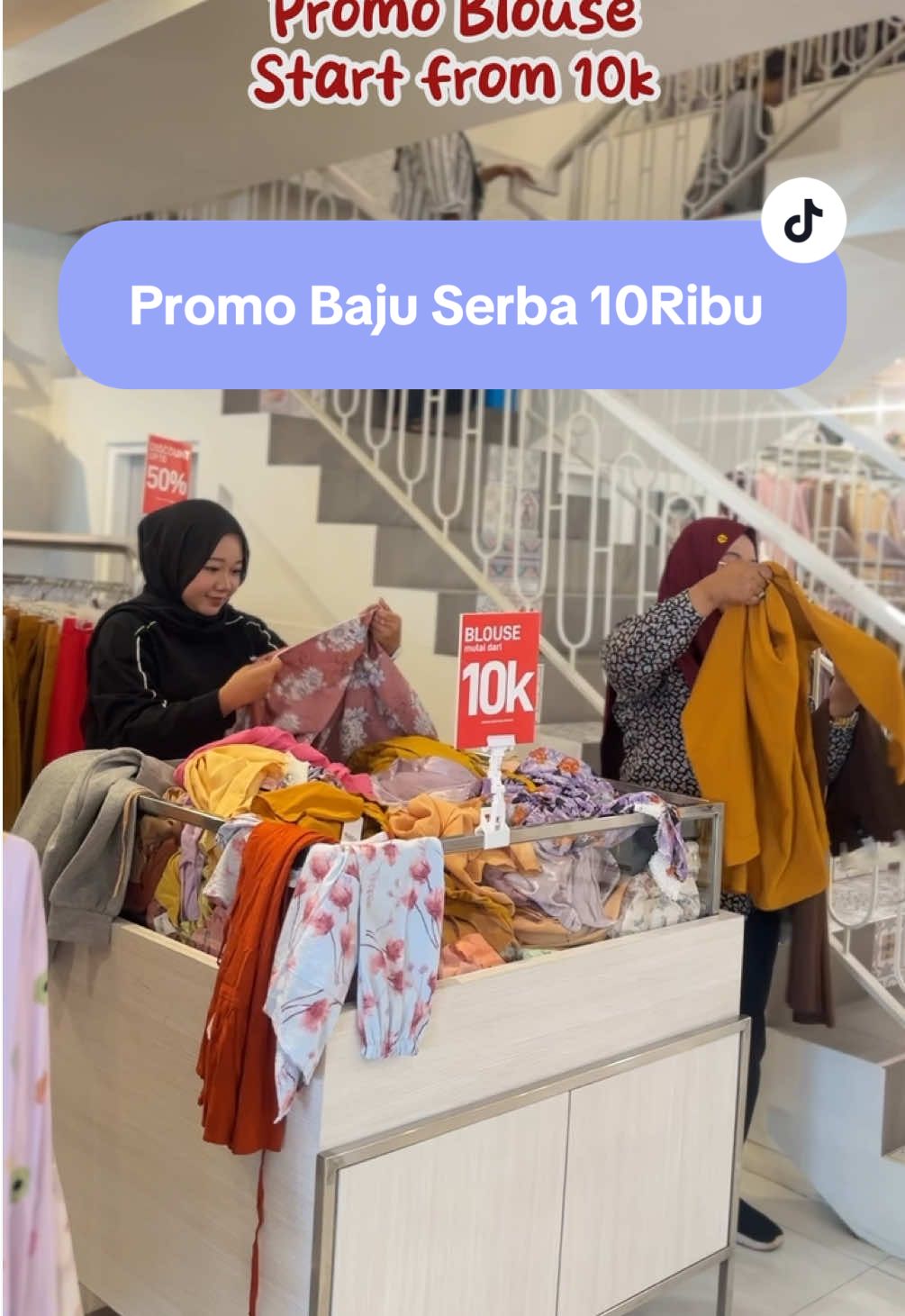 Promo kemerdekaan! Mulai dari baju serba 10ribu sampai diskon up to 50% dari @Zahraa Store Jogja . Jangan sampai ketinggalan ya, krn se lengkap itu baju” bertema merah putih sampai kemeja dan baju muslimnya ✨ . . #jogja24jam #jogjaistimewa #jogja #promojogja #promomakanmerdeka 