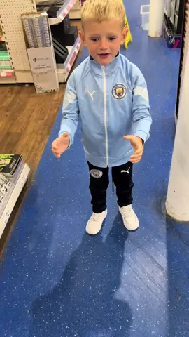 Favourite little boy playing catch it mum buys it! Course he caught every toy😂❤️ #toys #catchitillbuyit 