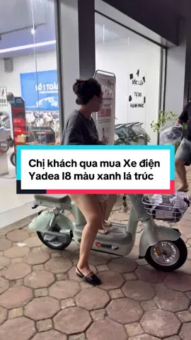 Chị khách qua mua Xe điện Yadea I8 màu xanh lá trúc #Yadea #yadeamanhphat #i8 #xedapdien #xedien 