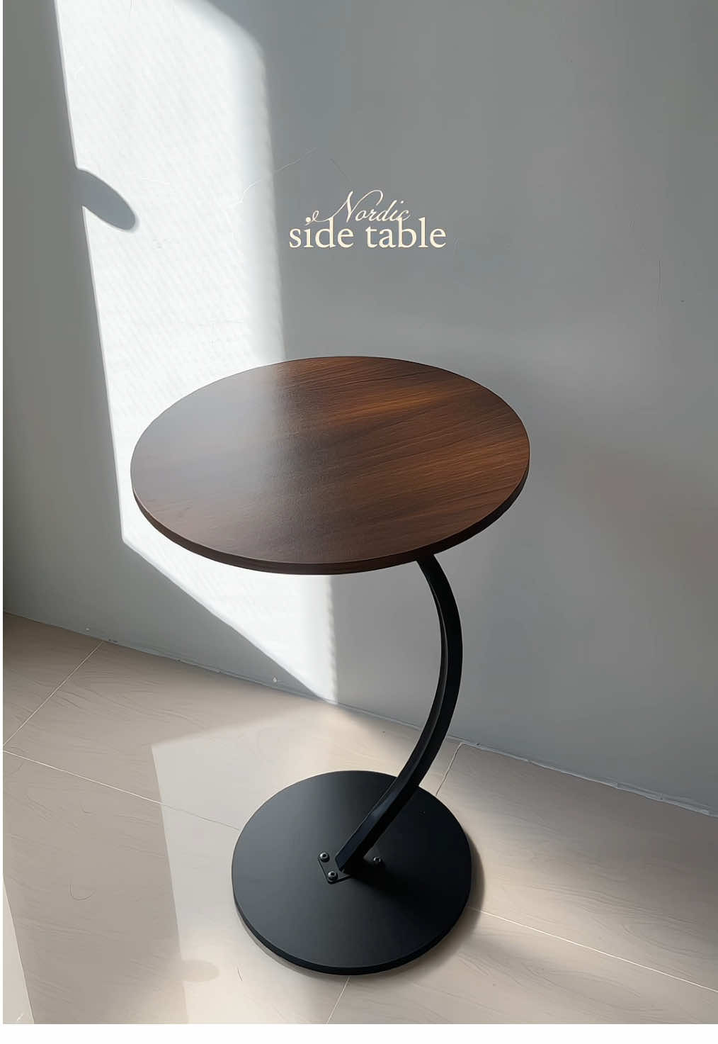 Small space? No problem! This Nordic side table fits anywhere l, stylish pa at super useful. 💌 #nordicsidetable #sidetable #minitable #table #minimalist 