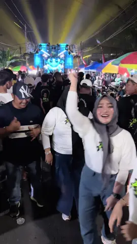 Asyek asyek Happy family🔥💃🕺#imaproduction #fypシviral #karnavalwringinpitu2025 #pemudaPRB @Angelita Septianaa @Biiaaa @Nambela K 