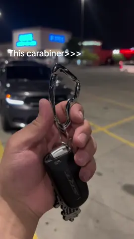 Fyeee carabiner #y2kfashion #keychain #streetwear #carabiner #viral 