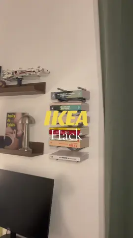 Détourner un rangement à vaisselle quand vous savez pas comment ranger vos livres, une alternative aux étagères massives ! ☀️📚 #ikeahack #ikea #rangementlivre #etagereikea #ikeafinds 