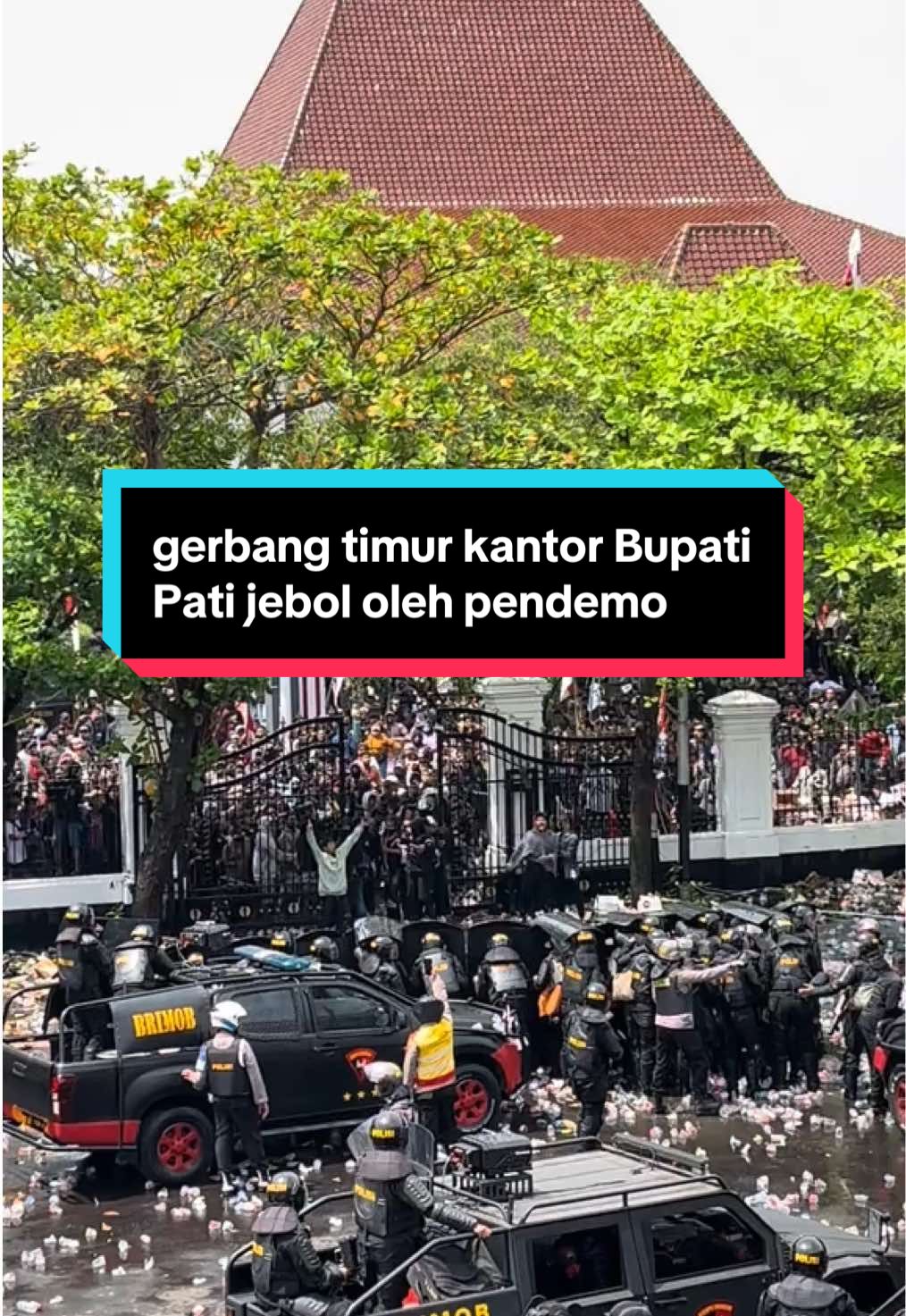pintu timur kantor bupati jebol oleh pendemo 🔥 #pati #demopati #bupatipati #kantorbupatipati #fyp 