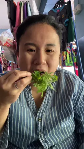 เหมือนกันเลย ##คนกินผักควายกินหญ้า##fun##คลิปตลก