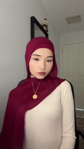 I’ve been so obsessed w this colour😫@amina_thelabel #hijabtutorial  #hijabitiktok #muslim #modalhijab #vela 